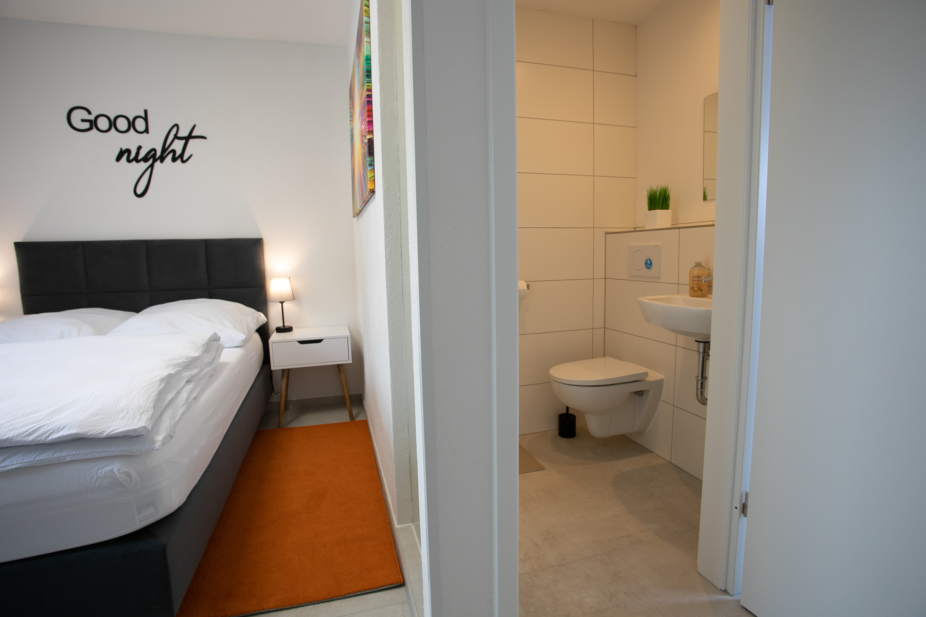 Double room with private bathroom and toilet - Image 3