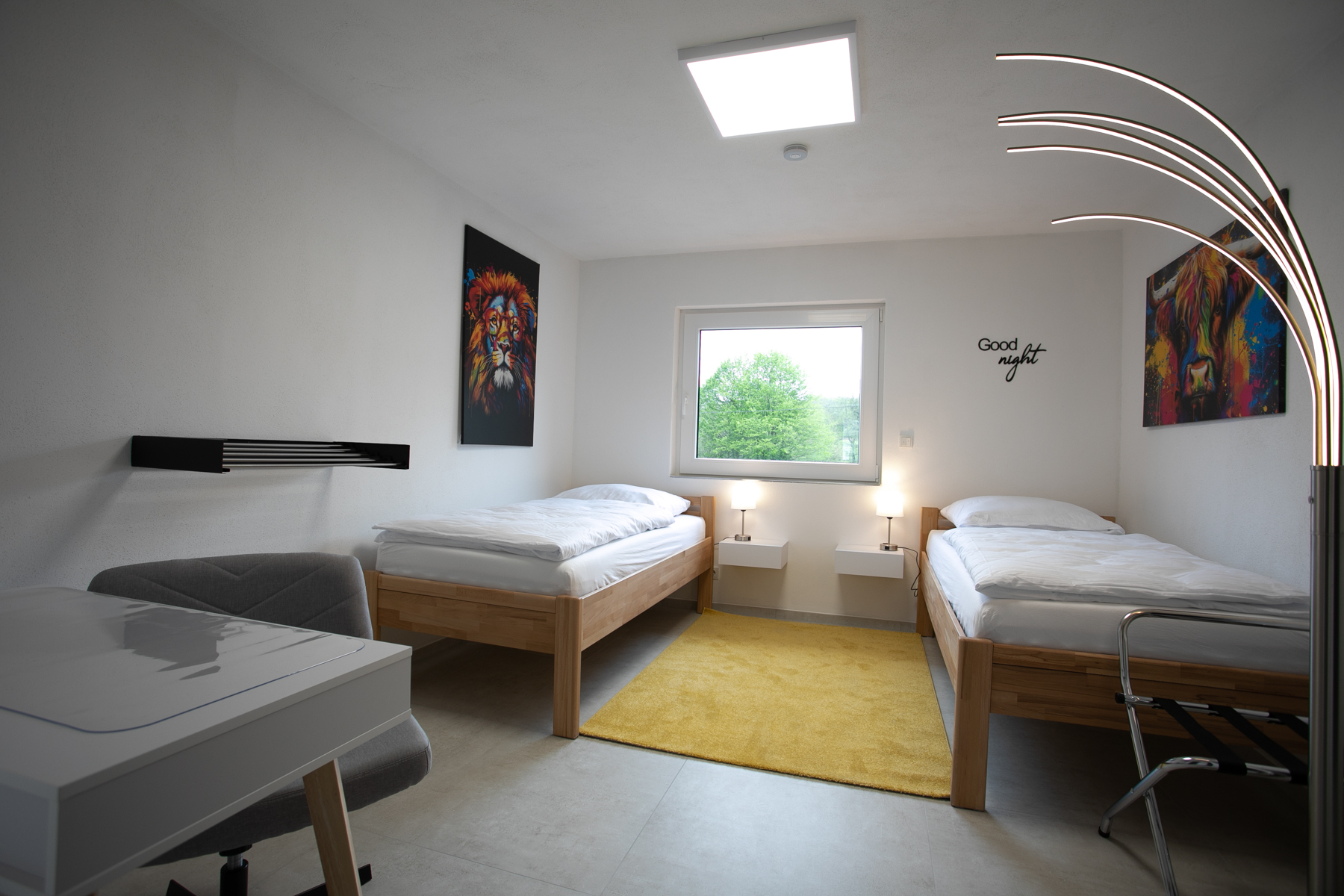 Double room with bathroom/toilet area on the floor - Image 1