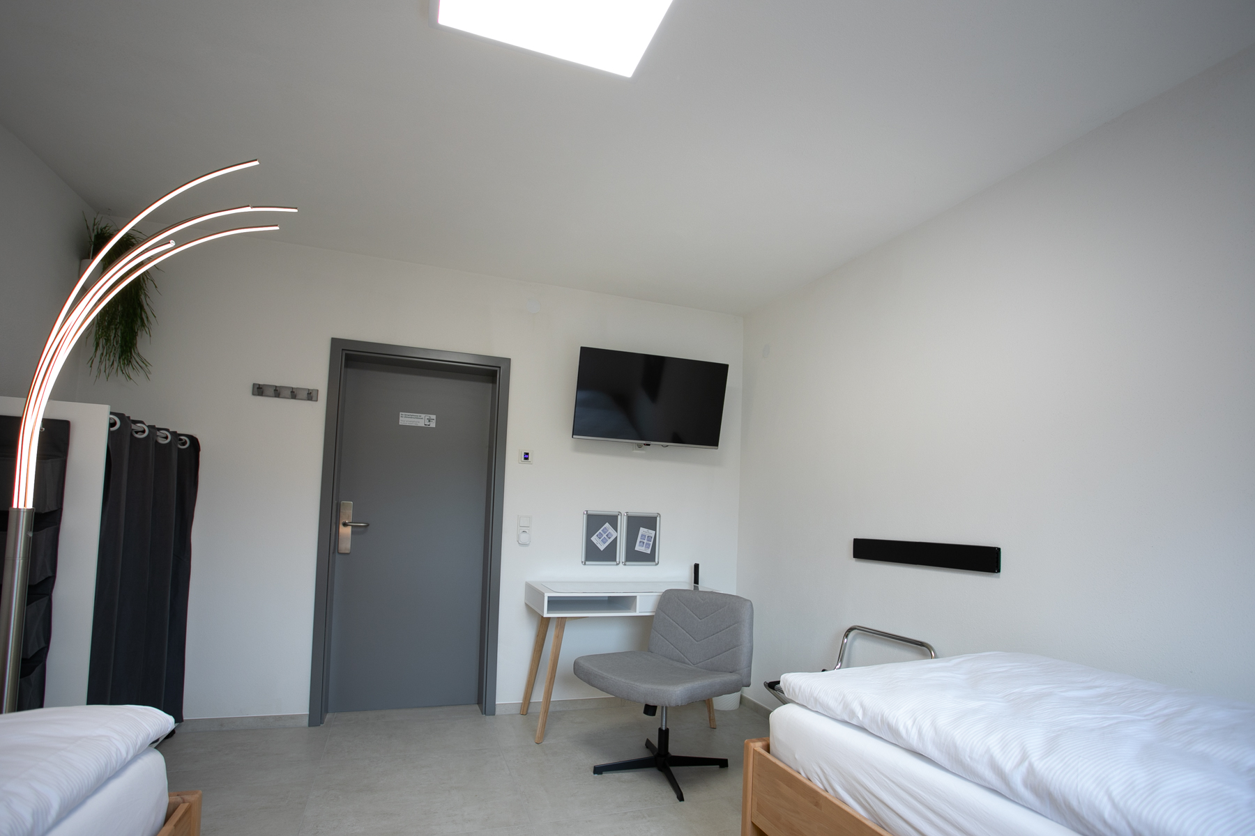 Double room with bathroom/toilet area on the floor - Image 2