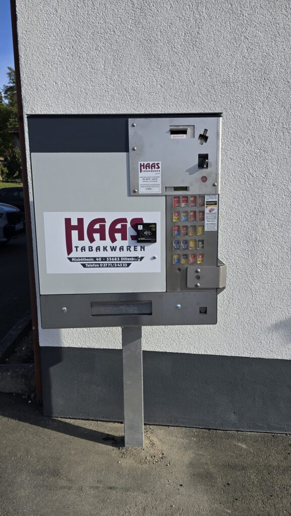Zigarettenautomat an der Außenwand des Walters Weidelbach